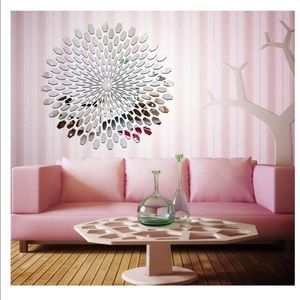 ✨White Lotus Mirrored Wall Decor✨